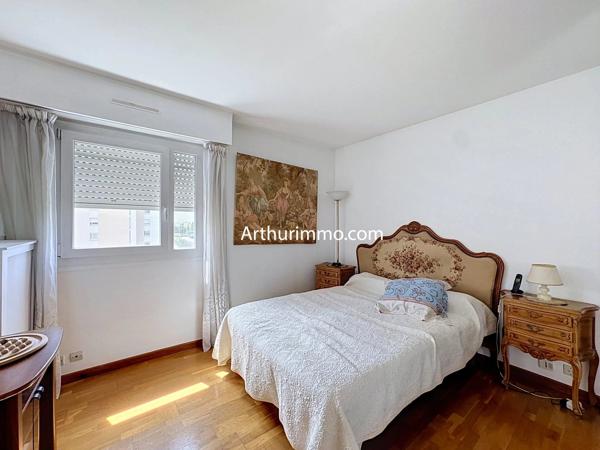 Vente                                                      Appartement
                        
                     3 pièces                      75 m2                     à Créteil