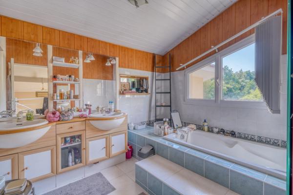 Maison 7 pièces de 190m2 sur parcelle de 5134m2