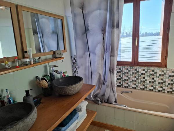 Agréable plain pied au coeur d'un charmant village !