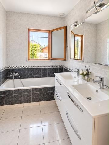 Maison 230m2, terrain 1250m2 spa et piscine