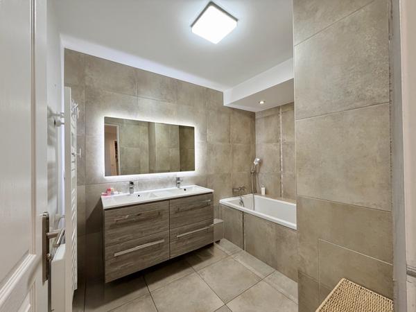 8ème 2ème Prado / Mermoz - Appartement 4 pièces 134m² - cave
