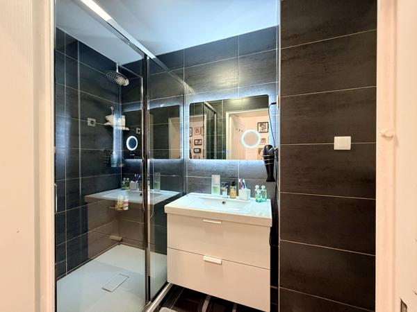 8ème 2ème Prado / Mermoz - Appartement 4 pièces 134m² - cave