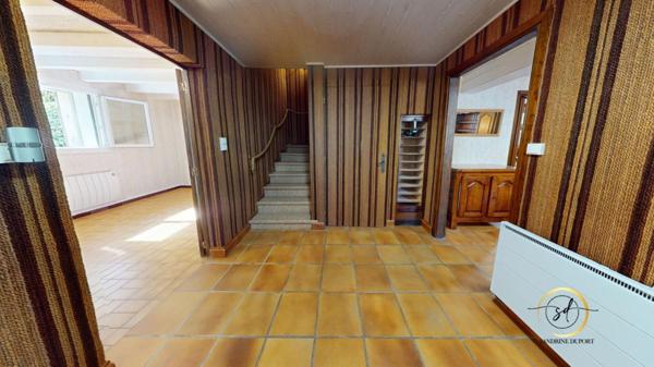 Maison de village T5  107 m2 rénovée en partie, avec grange attenante 95m2 au sol  fort potentiel d'aménagement