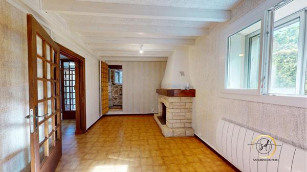 Maison de village T5  107 m2 rénovée en partie, avec grange attenante 95m2 au sol  fort potentiel d'aménagement