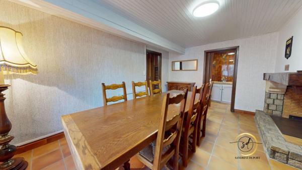 Maison de village T5  107 m2 rénovée en partie, avec grange attenante 95m2 au sol  fort potentiel d'aménagement