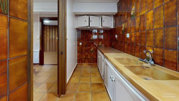 Maison de village T5  107 m2 rénovée en partie, avec grange attenante 95m2 au sol  fort potentiel d'aménagement