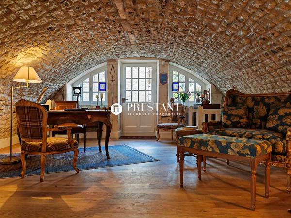 Magnifique maison de maître restaurée avec parc et vue sur les vignes, à 15 min des commerces, COGNAC