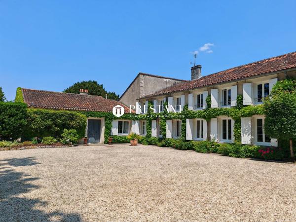 Magnifique maison de maître restaurée avec parc et vue sur les vignes, à 15 min des commerces, COGNAC