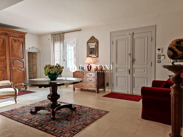 Magnifique maison de maître restaurée avec parc et vue sur les vignes, à 15 min des commerces, COGNAC