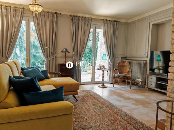 Magnifique maison de maître restaurée avec parc et vue sur les vignes, à 15 min des commerces, COGNAC