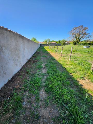 Magnils-Reigniers (85400) Terrain constructible totalement clos non viabilisé