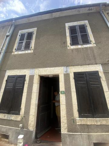 Vente                                                      Maison de ville
                        
                     3 pièces                      61 m2                     à Parigny-les-Vaux