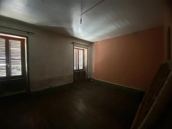 Vente                                                      Maison de ville
                        
                     3 pièces                      61 m2                     à Parigny-les-Vaux
