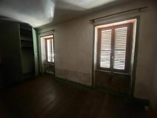 Vente                                                      Maison de ville
                        
                     3 pièces                      61 m2                     à Parigny-les-Vaux