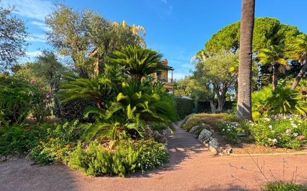 Appartement à vendre    4 pièces • 95 m2 Antibes