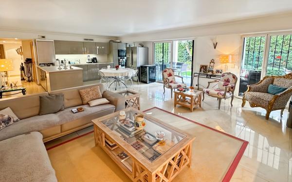 Appartement à vendre    4 pièces • 95 m2 Antibes