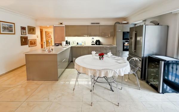 Appartement à vendre    4 pièces • 95 m2 Antibes