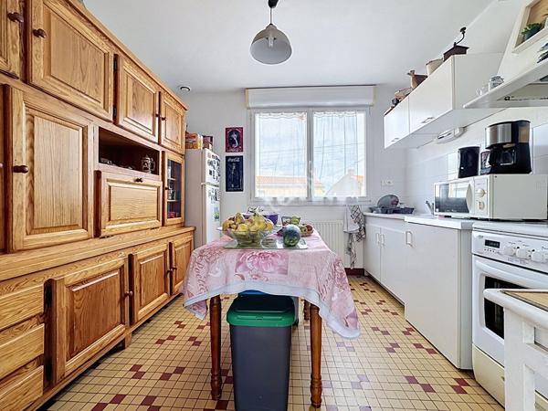 Maison à vendre à Saint Laurent Des Autels - 3 chambres, sous-sol et jardin