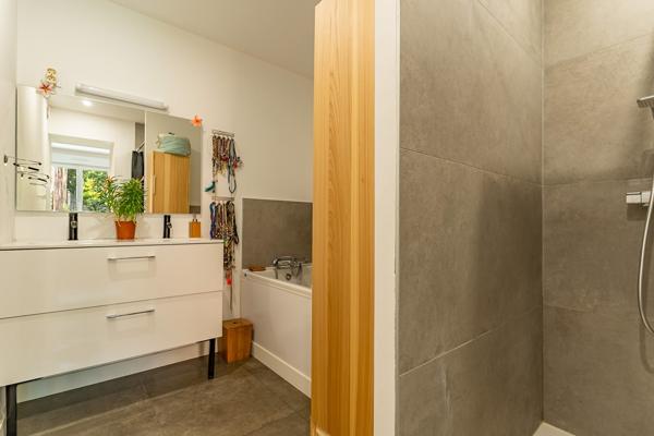 MAISON 135 M2 - 4 CHAMBRES PISCINE CENTRE DE SALLES