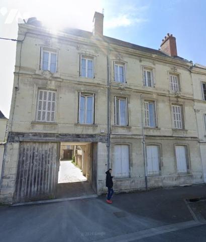 Immeuble centre ville  avec habitation principale et deux appartements.