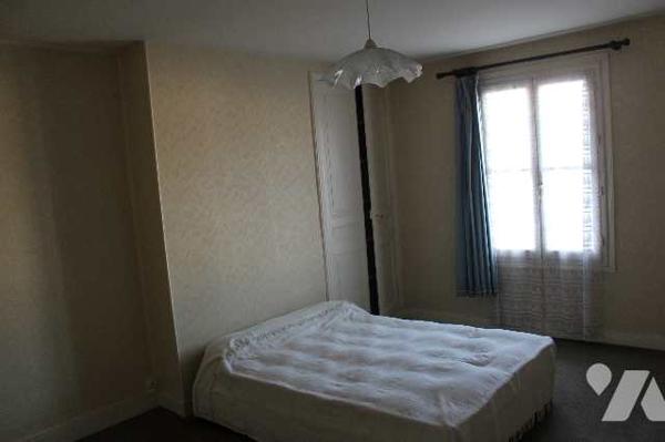 Immeuble centre ville  avec habitation principale et deux appartements.