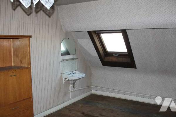 Immeuble centre ville  avec habitation principale et deux appartements.