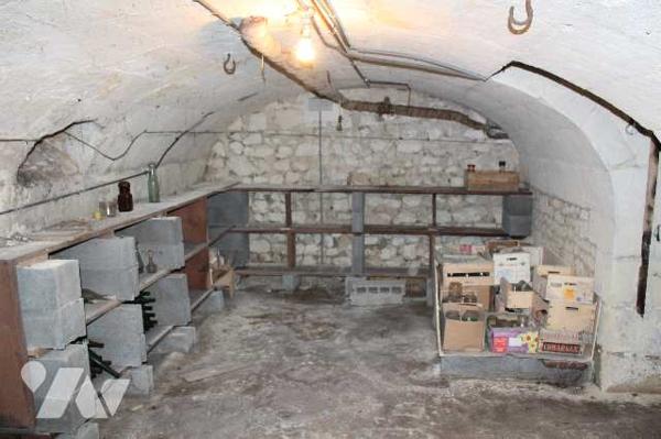 Immeuble centre ville  avec habitation principale et deux appartements.