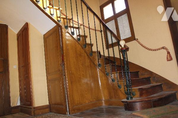 Immeuble centre ville  avec habitation principale et deux appartements.