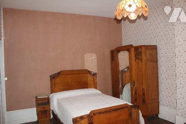 Immeuble centre ville  avec habitation principale et deux appartements.