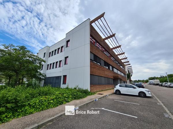 Bureaux à louer à Saint-Priest dans parc tertiaire avec accès transports