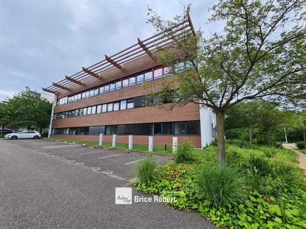 Bureaux à louer à Saint-Priest dans parc tertiaire avec accès transports