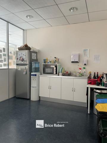 Bureaux à louer à Saint-Priest dans parc tertiaire avec accès transports