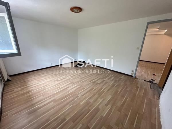 Maison individuelle familiale avec sous-sol aménagé et grand garage