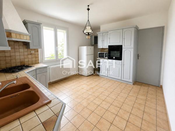 Maison individuelle familiale avec sous-sol aménagé et grand garage