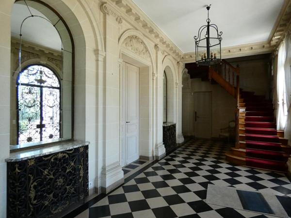 Château au bord de la rivière