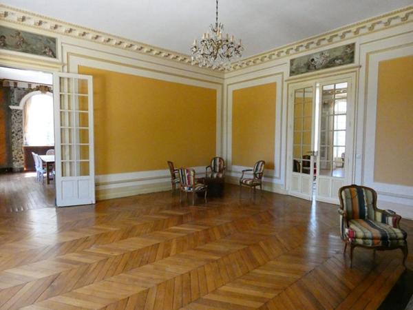 Château au bord de la rivière