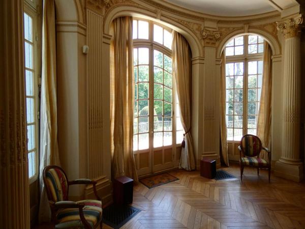 Château au bord de la rivière