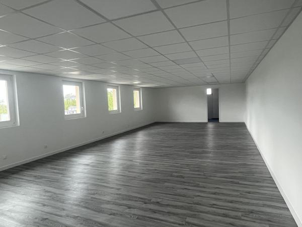 Bureaux et espace atelier à MAYENNE