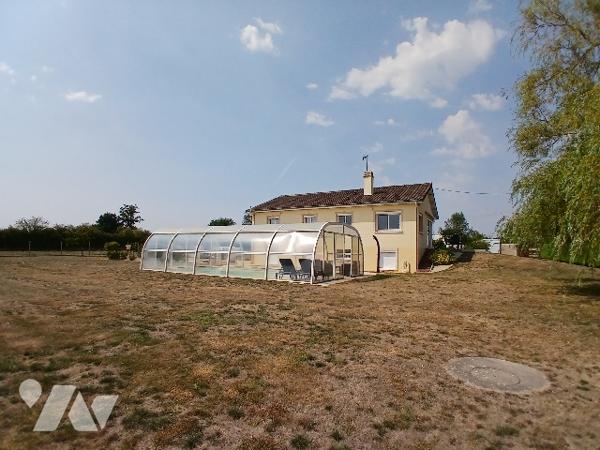 Maison avec piscine à vendre à CHATILLON-SUR-THOUET (79200)