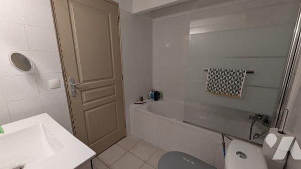 MARSEILLE 13006 Notre Dame Du Mont - T2/3 45 m² habitables, 2ème et dernier étage, vue d'exception