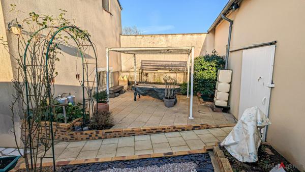 Maison à SABLE-SUR-SARTHE, 72300 - 5 pièces 120m²