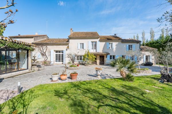 Eyguières (13430) Propriété d'exception - 600 m² habitables - 6,4 hectares