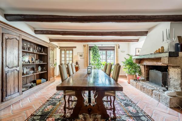 Eyguières (13430) Propriété d'exception - 600 m² habitables - 6,4 hectares