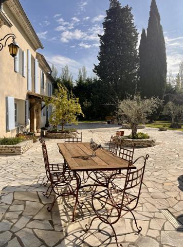 Eyguières (13430) Propriété d'exception - 600 m² habitables - 6,4 hectares