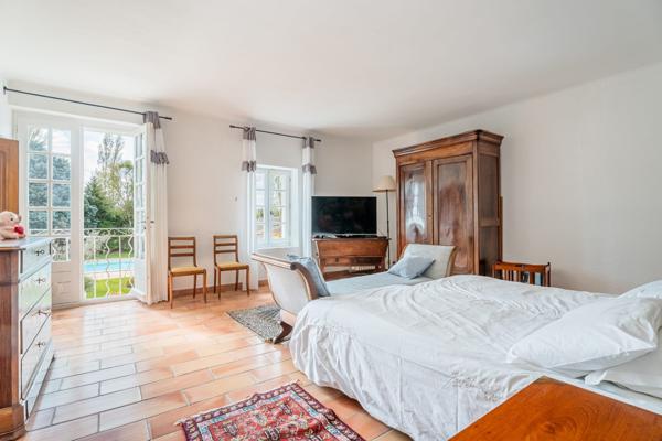 Eyguières (13430) Propriété d'exception - 600 m² habitables - 6,4 hectares