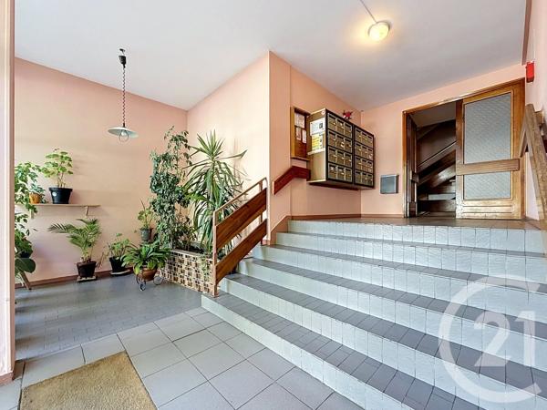 Appartement F4 à vendre  4 pièces - 71,79 m 2   MONTBELIARD  - 25