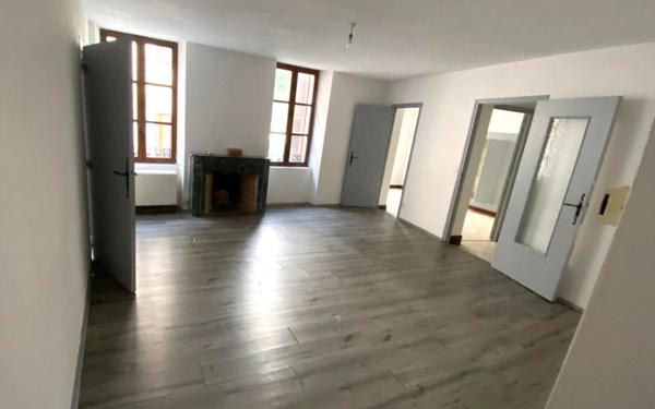 Appartement à vendre    5 pièces • 85,70 m2 Largentière