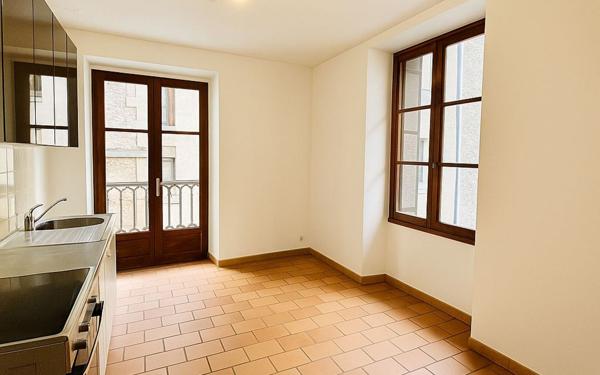 Appartement à vendre    5 pièces • 85,70 m2 Largentière