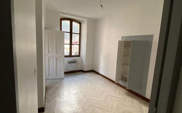 Appartement à vendre    5 pièces • 85,70 m2 Largentière