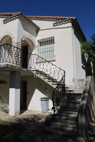 Maison 6 pièces avec grand garage et potentiel d’aménagement